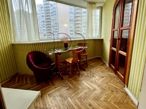 квартира за адресою Анни Ахматової вул., 6