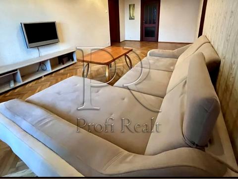 квартира за адресою Анни Ахматової вул., 6