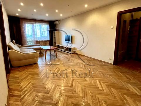 квартира за адресою Анни Ахматової вул., 6