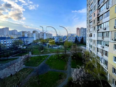 квартира за адресою Анни Ахматової вул., 6