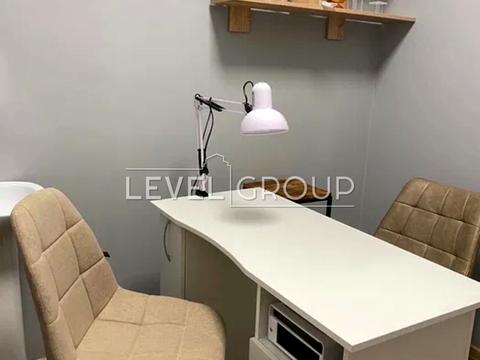 комерційна за адресою Миколи Ушакова вул., 8