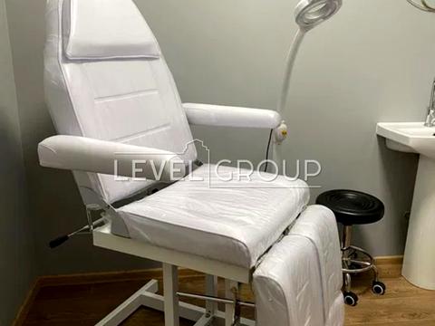 комерційна за адресою Миколи Ушакова вул., 8