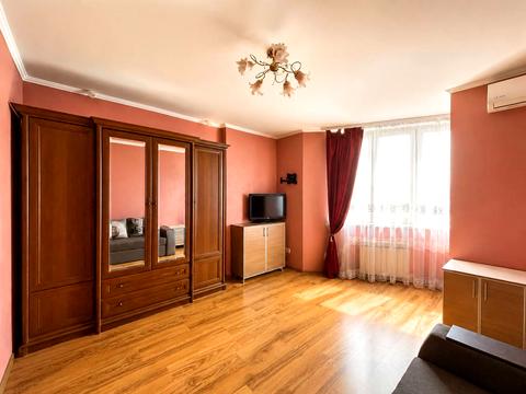 квартира за адресою Анни Ахматової вул., 48
