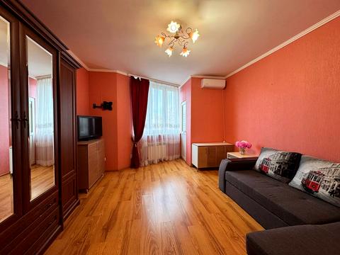 квартира за адресою Анни Ахматової вул., 48