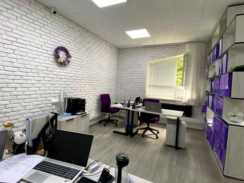 комерційна за адресою Академіка Андрія Сахарова вул., 42