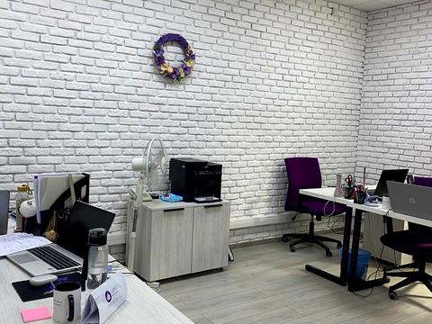 комерційна за адресою Академіка Андрія Сахарова вул., 42