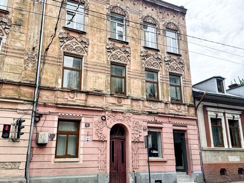коммерческая по адресу Антоновича ул. (Сталинградской битвы), 83