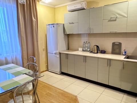квартира за адресою Анни Ахматової вул., 46