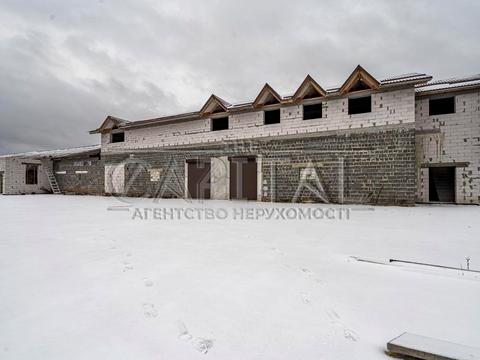 комерційна за адресою Центральна, 1