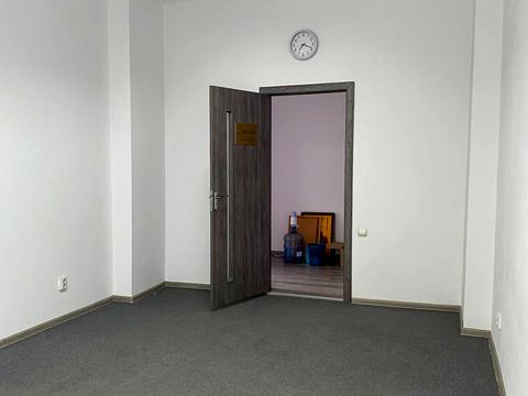комерційна за адресою Академіка Андрія Сахарова вул., 42