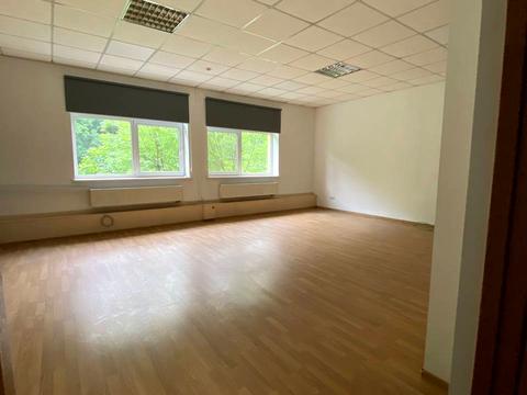комерційна за адресою Академіка Андрія Сахарова вул., 42