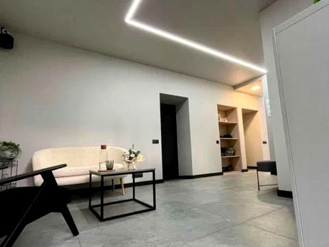 коммерческая по адресу Трёхсвятительская ул., 3