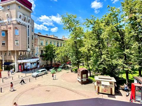 коммерческая по адресу Михаила Грушевского ул., 1