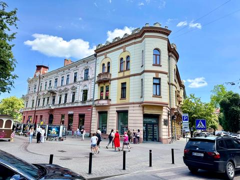 коммерческая по адресу Михаила Грушевского ул., 1