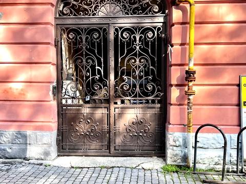 коммерческая по адресу Михаила Грушевского ул., 1