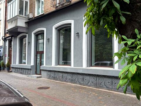 комерційна за адресою Інститутська вул., 27/6