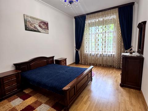 квартира за адресою Євгена Коновальця вул. (), 17