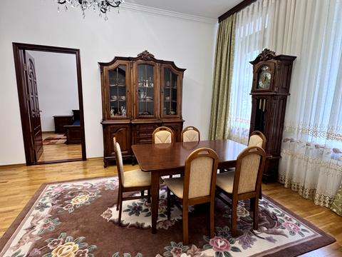 квартира за адресою Євгена Коновальця вул. (), 17