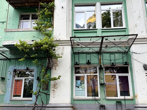 комерційна за адресою Леонтовича вул., 6-А