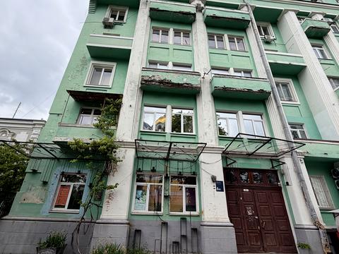 комерційна за адресою Леонтовича вул., 6-А