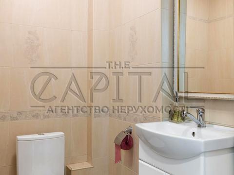 комерційна за адресою Воскресенська вул., 12-Г