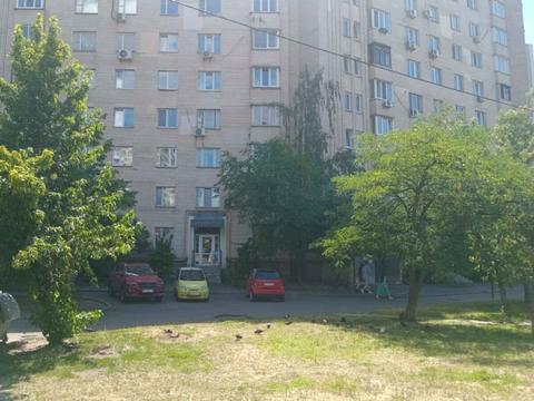 комерційна за адресою Анни Ахматової вул., 7/15