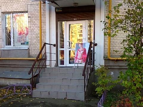 комерційна за адресою Анни Ахматової вул., 7/15