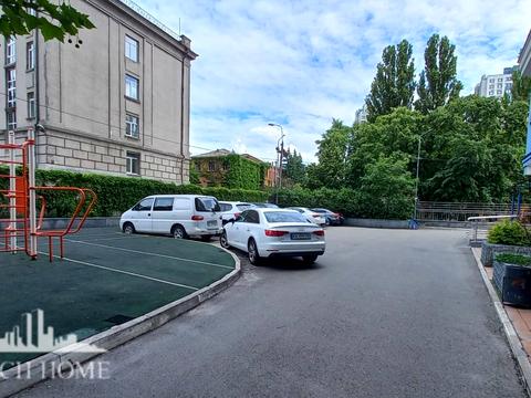 квартира за адресою Кирило-Мефодіївська вул., 2