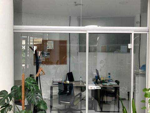 комерційна за адресою майдан Незалежності пл., 1