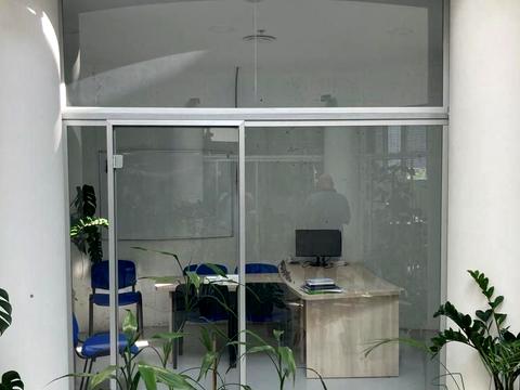 комерційна за адресою майдан Незалежності пл., 1