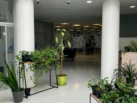 комерційна за адресою майдан Незалежності пл., 1