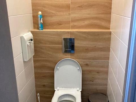 комерційна за адресою майдан Незалежності пл., 1