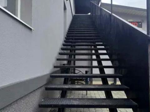 комерційна за адресою Дрогобицька вул., 68