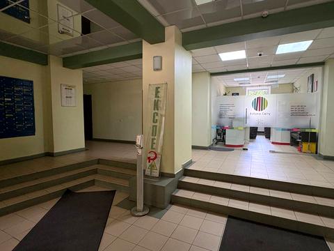 комерційна за адресою Академіка Андрія Сахарова вул., 42