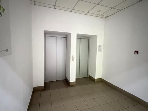 комерційна за адресою Академіка Андрія Сахарова вул., 42