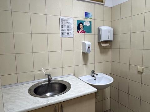 комерційна за адресою Академіка Андрія Сахарова вул., 42