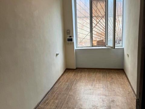 комерційна за адресою Дмитра Іванова вул., 63а