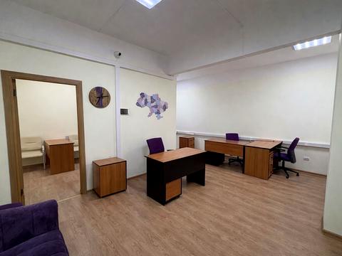 комерційна за адресою Академіка Андрія Сахарова вул., 42