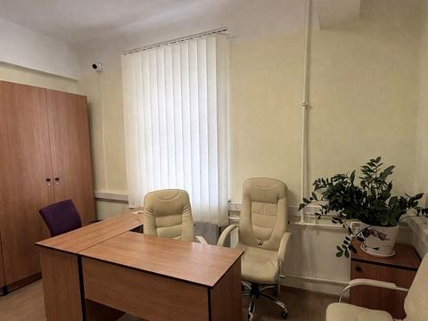 комерційна за адресою Академіка Андрія Сахарова вул., 42
