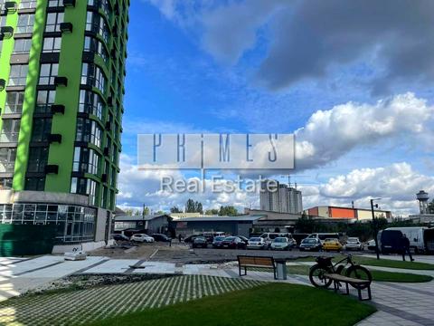 комерційна за адресою Дніпровська набережна вул., 17-К