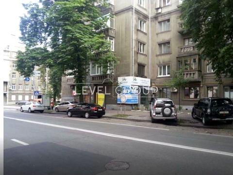 комерційна за адресою Інститутська вул., 22/7