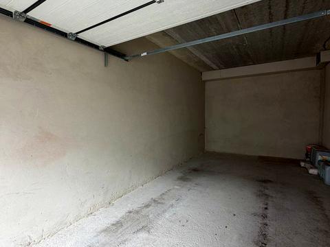 паркомісце за адресою Олександра Довженка вул., 39