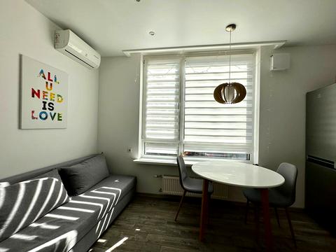 квартира за адресою Салютна вул., (Будинок 02301-02303)