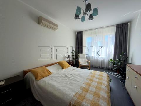 квартира за адресою Анни Ахматової вул., 37
