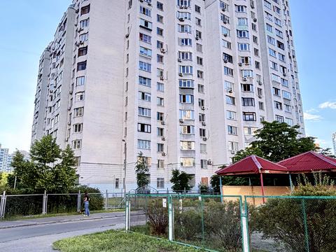 квартира за адресою Анни Ахматової вул., 16-Б