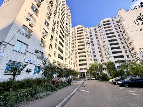 квартира за адресою Анни Ахматової вул., 16-Б