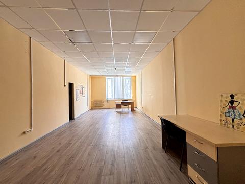 комерційна за адресою Вартових Неба вул. (Тобольська), 42