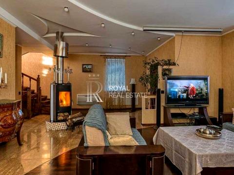будинок за адресою Амосова, 1
