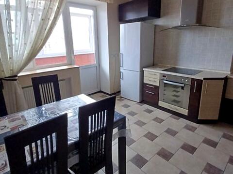 квартира за адресою В'ячеслава Чорновола вул., 25
