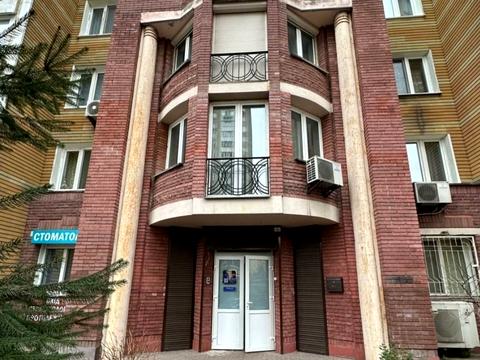 комерційна за адресою Георгія Гонгадзе просп. (Радянської України), 18-Д